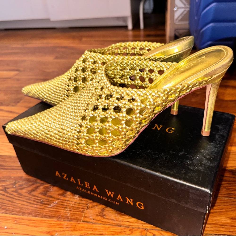 AZALEA WANG MAYLAH GOLD WOVEN DETAIL PUMP